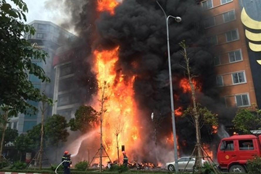 Vụ cháy khủng khiếp tại quán Karaoke đường Trần Thái Tông